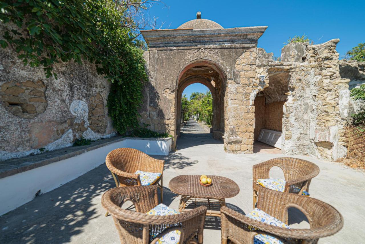 La Poetica In Villa Eldorado Procida Bagian luar foto