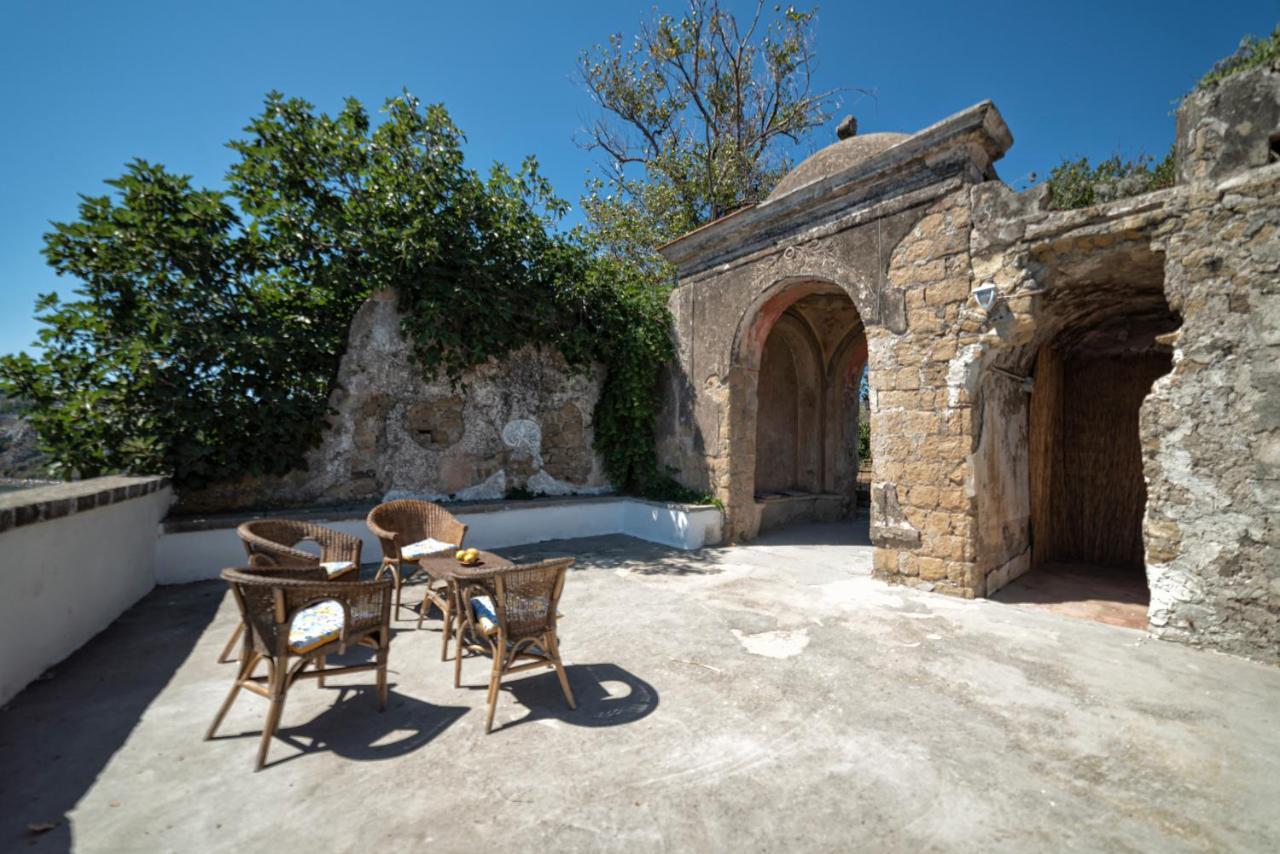 La Poetica In Villa Eldorado Procida Bagian luar foto